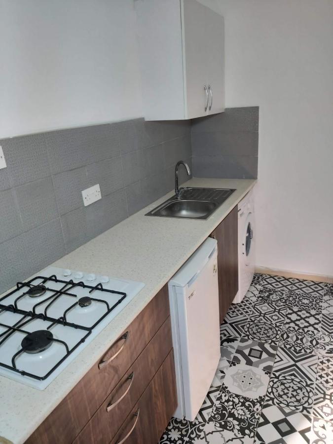 Compact Home Никосия Экстерьер фото