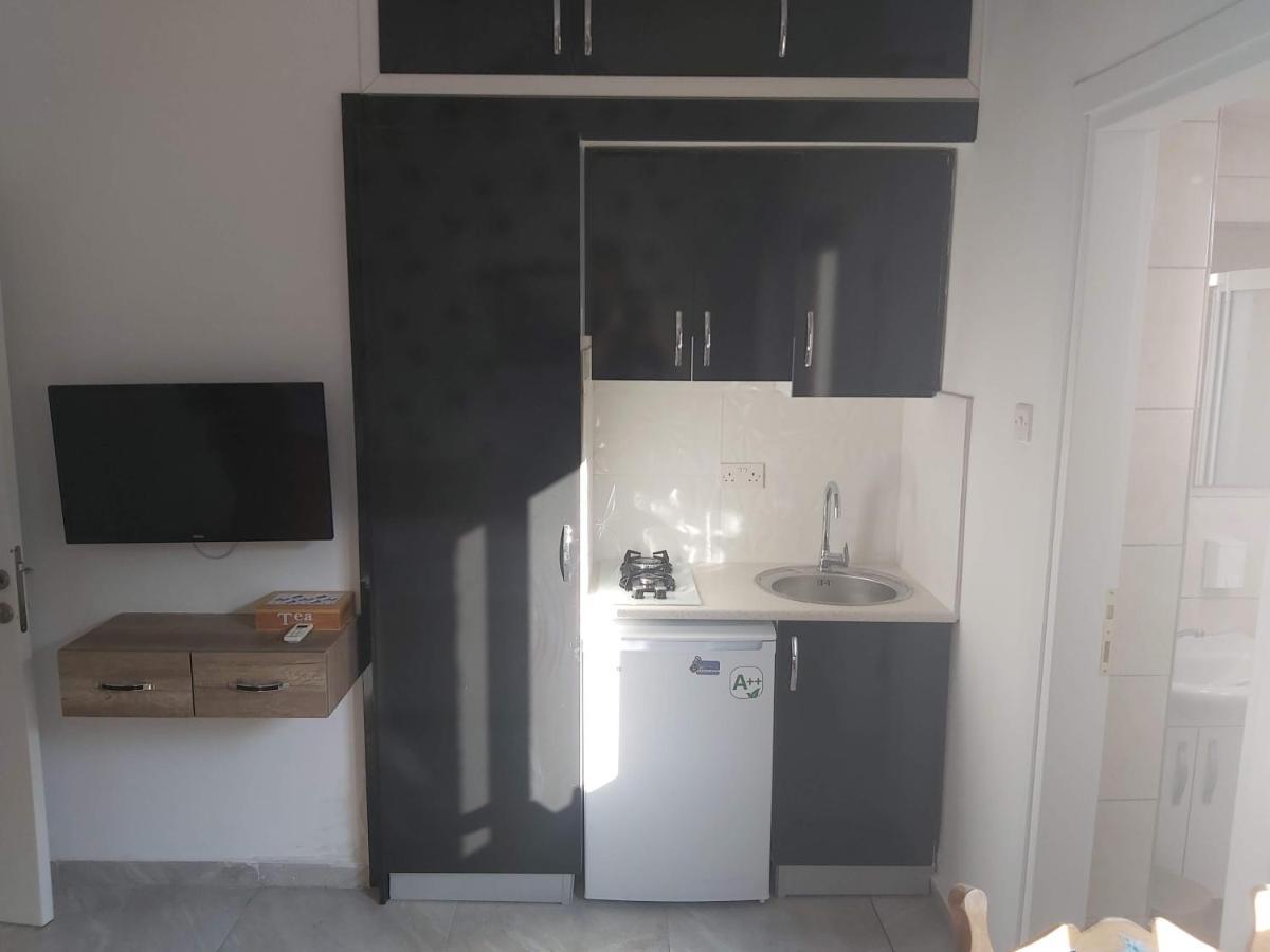 Compact Home Никосия Экстерьер фото